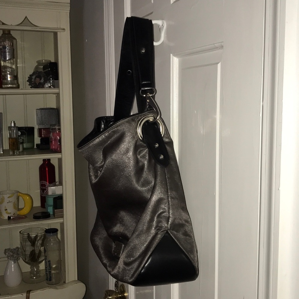 Kenneth Cole Reaction Slouchy Tote - Picture 3 of 5